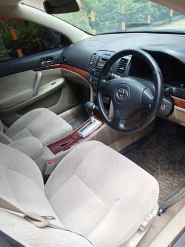 une voiture avec un volant et des sièges vides dans l'établissement Wish UBD 554M, à Kampala