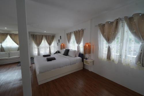 Una cama o camas en una habitación de Tropical Oasis Aoyon Beach House