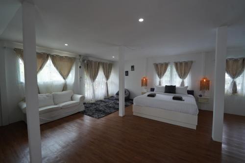 Un lugar para sentarse en Tropical Oasis Aoyon Beach House