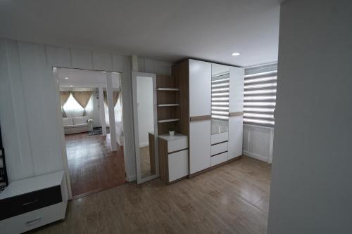 Una cocina o cocineta en Tropical Oasis Aoyon Beach House