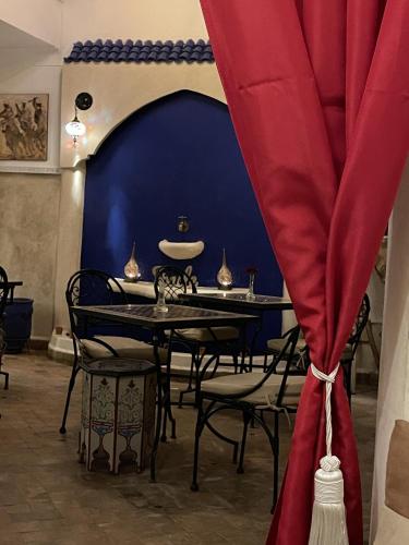 Khu vực ghế ngồi tại Riad M'boja "Chez Ali Baba"