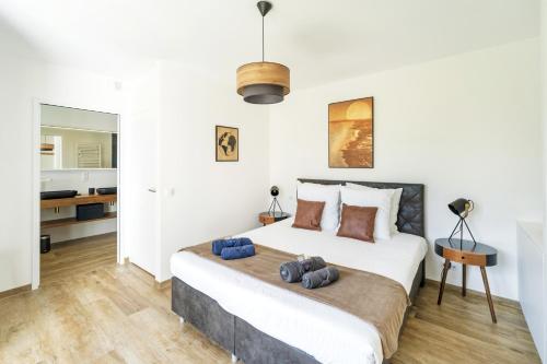 a bedroom with a large bed with two pillows on it at Villa Zeruko Izarra, Grand standing in Sare