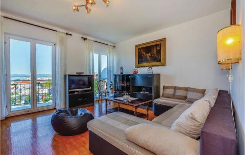 TV a/nebo společenská místnost v ubytování Nice Apartment In Crikvenica