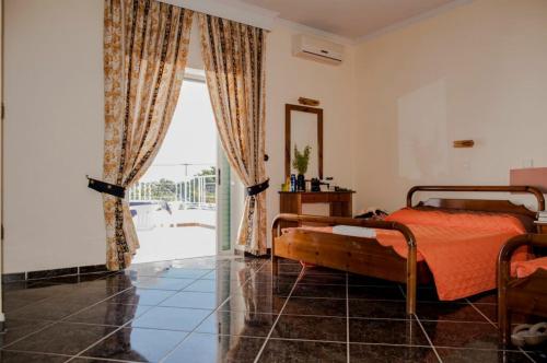 Postel nebo postele na pokoji v ubytování Eleni Hotel