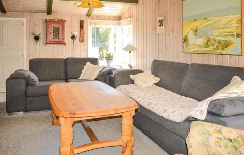 Posezení v ubytování Three-Bedroom Holiday Home In Saby