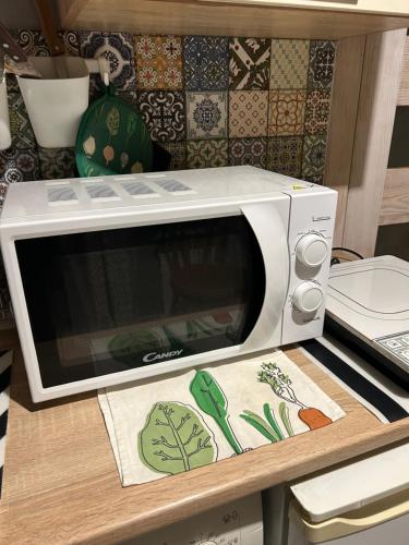 a white microwave sitting on a kitchen counter at Апартаменти Світлий Ранок та Затишний Вечір in Rivne