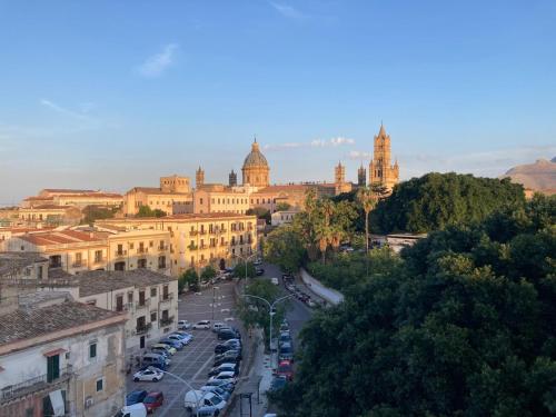 Nespecifikovaný výhled na destinaci Palermo nebo výhled na město při pohledu z penzionu