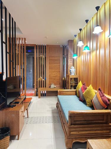 a living room with a couch and a television at CozyHouse near MRT QSCC Convention Center 4BR 10ppl in Bangkok