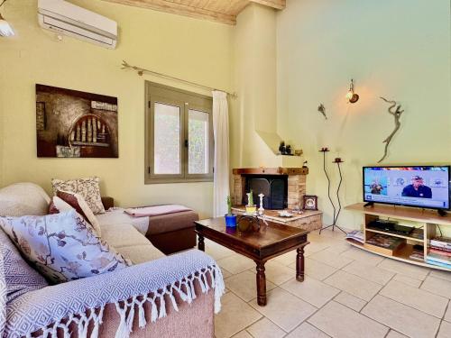 Beach Villa Fotini with private pool by DadoVillas