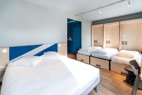 Postel nebo postele na pokoji v ubytování ibis budget Morlaix