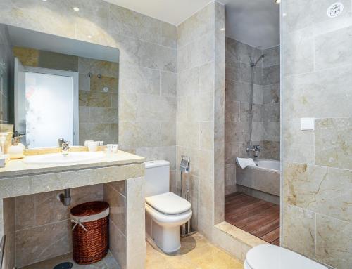 2055-Superb 2bedrooms apt, Gibraltar and sea view