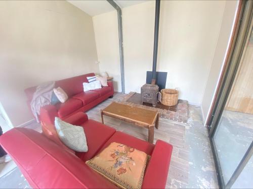 Ruang duduk di Royston Retreat