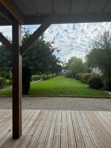 an open porch with a view of a yard at le chant de la rivière in Abbeville