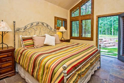 Ένα ή περισσότερα κρεβάτια σε δωμάτιο στο Chalet Ben