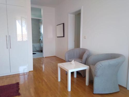 Χώρος καθιστικού στο Apartments and Rooms Ref