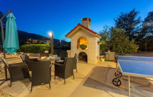 a patio with a ping pong table and a dog house at Lovely Home In Dugopolje in Dugopolje