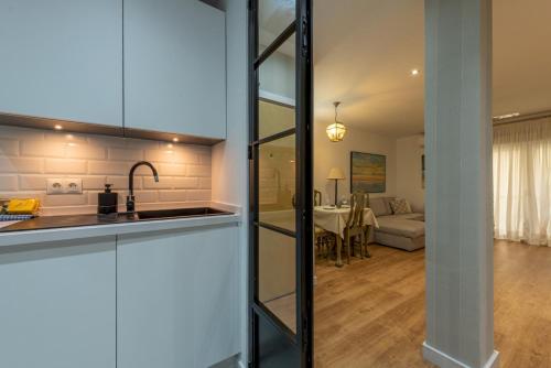 Wide with beautiful kitchen 2Bd 3Bth -Arenal photo 13
