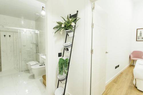 Koupelna v ubytování Modern with seasonal swimming pool- 1Bd 1Bth- Goyeneta
