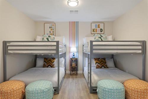 A bed or beds in a room at Heated Pool, Spa,Arcade Games,Pool Table,Ping-Pong
