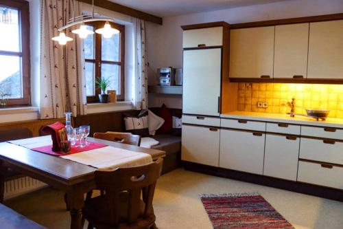 Una cocina o zona de cocina en Arishorst Aussergasteighof