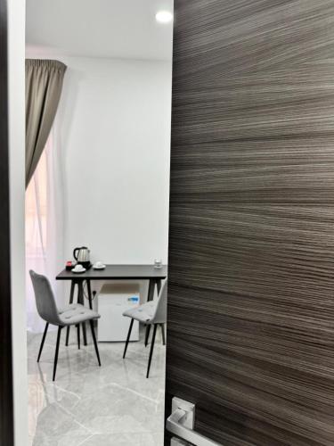 a room with a table and chairs and a sliding door at Il Ritrovo Spa&Rooms in Naples