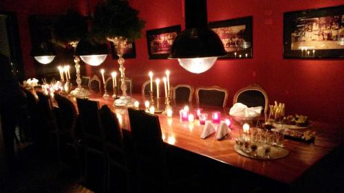 a long table with candles and chairs in a room at La Alondra, Casa de huéspedes in Corrientes