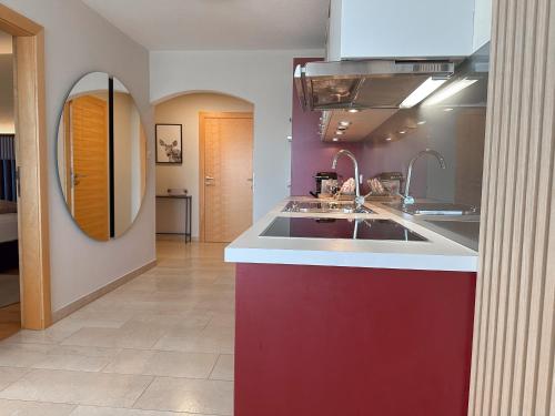 Kuchyň nebo kuchyňský kout v ubytování "SONNTAGSGLÜCK" - Premium Apartments Seekirchen, ruhiges Feriendomizil im Grünen, gemeinsamer Poolarea