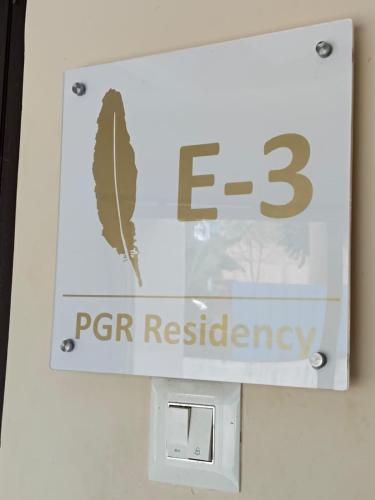PGR Thirunallarに飾ってある許可証、賞状、看板またはその他の書類