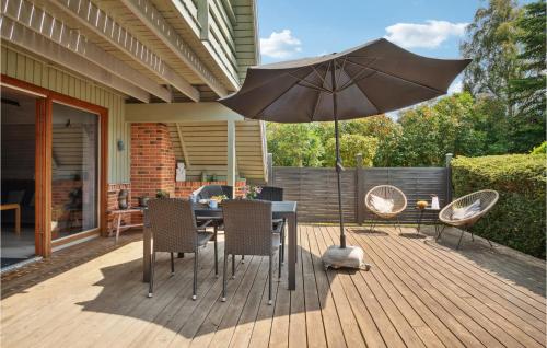 En balkon eller terrasse på Amazing Home In Samsø With Kitchen