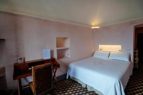 a hotel room with a bed and a piano at Dormiusa in Bordighera
