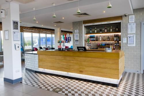 Лаундж или бар в Holiday Inn Express - Manchester - TRAFFORDCITY by IHG