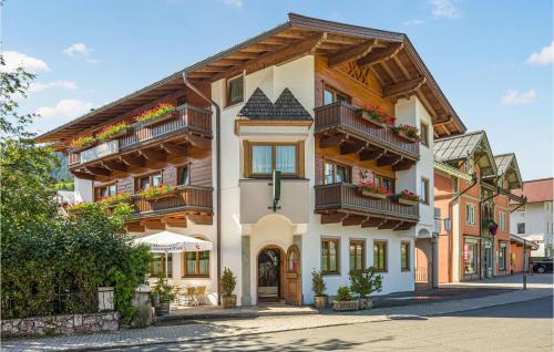 a building with balconies and flowers on it at Schoene Ferienwohnung in Kirchberg in Tirol