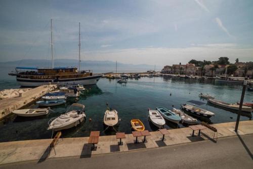 a group of boats are docked in a harbor at Apartments Ela in Sutivan