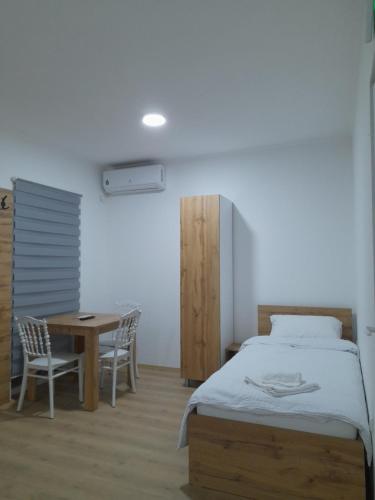 Una cama o camas en una habitación de Phoenix Apartments