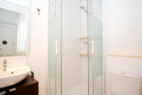 Gracia Travesera 2 Bedrooms Renovated Apartment