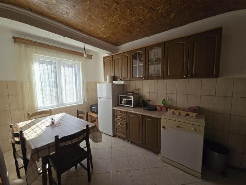 Kuchyň nebo kuchyňský kout v ubytování Rural Household Baltic
