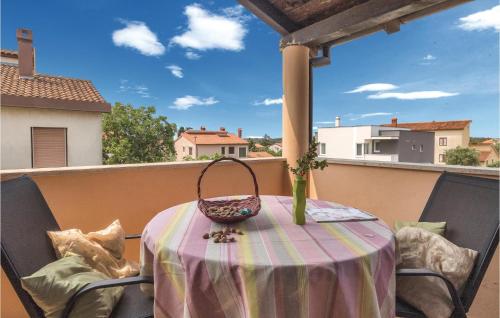 3 Bedroom Beautiful Apartment In Pula