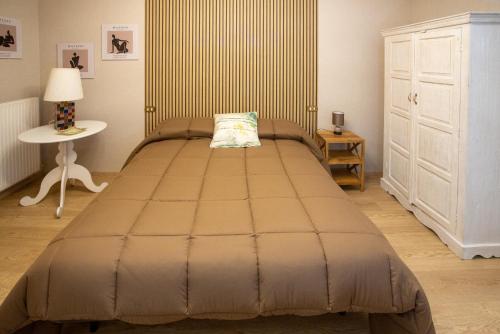 a bedroom with a bed with a striped wall at La Guardata in Montefiascone