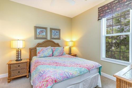Ένα ή περισσότερα κρεβάτια σε δωμάτιο στο Captivating 4 bedroom House with Double Balconies and a Community Pool-Angler Villas 3