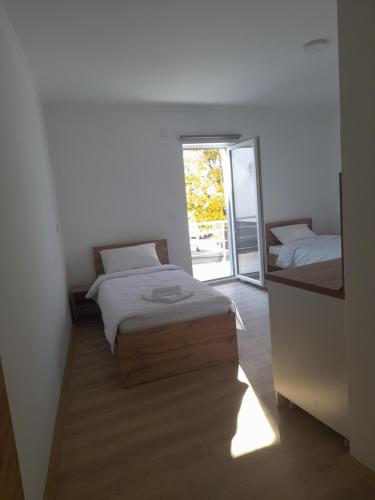 Una cama o camas en una habitación de Phoenix Apartments