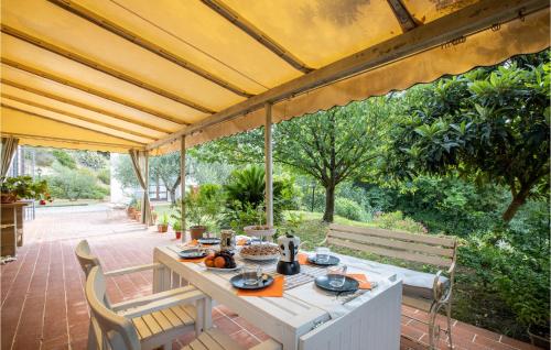 Jardín al aire libre en 2 Bedroom Lovely Home In Montecastello