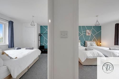 Ένα ή περισσότερα κρεβάτια σε δωμάτιο στο Jardine House- 2BR House, Town Centre, Station