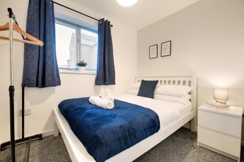 a bedroom with a white bed and a window at Central 3 bedroom Apartment & Free Parking- Ideal 4 long stays in Newcastle upon Tyne