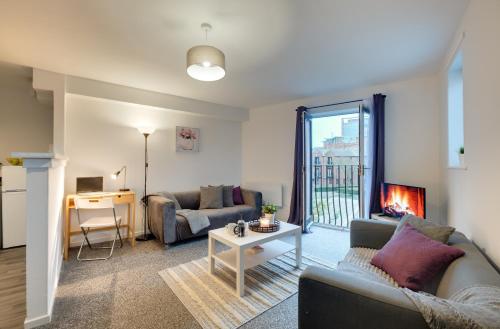 a living room with a couch and a table at Central 3 bedroom Apartment & Free Parking- Ideal 4 long stays in Newcastle upon Tyne