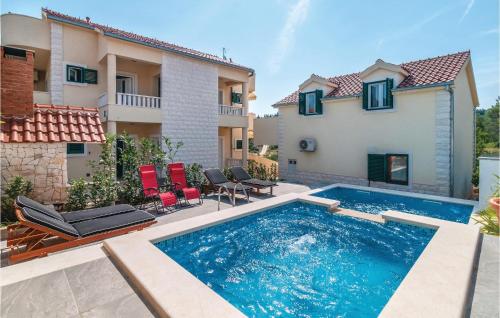 Three-Bedroom Holiday Home In Sutivan