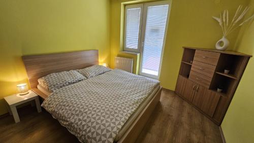 Katil atau katil-katil dalam bilik di Apartmán v Kysuci
