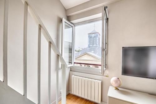 Televízia a/alebo spoločenská miestnosť v ubytovaní ST DOM Face - Vue Tour Eiffel