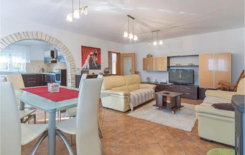 Awesome Apartment In Pula With Swimming Pool