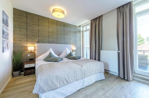 Ένα ή περισσότερα κρεβάτια σε δωμάτιο στο First Garden View - Ihre Ferienwohnung im Ostseebad Wustrow