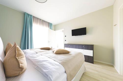 Ένα ή περισσότερα κρεβάτια σε δωμάτιο στο Lüttstuv - Stilvolle Ferienwohnung in historischer Seefahrtschule mit Ostseeflair